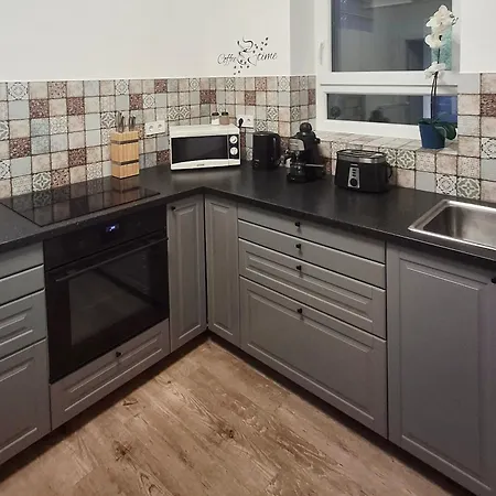 Szedermálna *